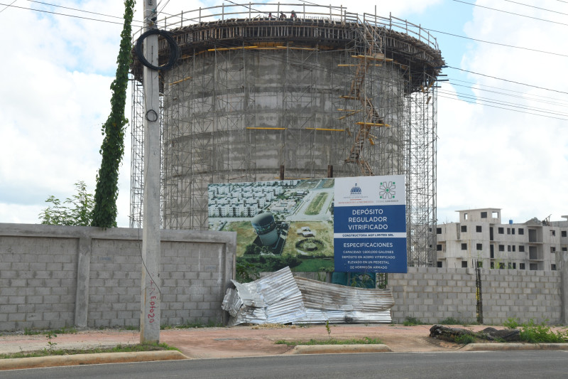 Tanque número tres de la ciudad con 1,600,000 galones.