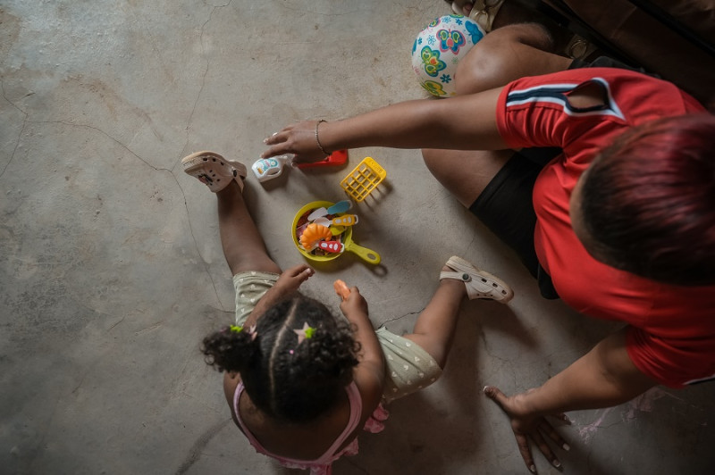 Sustituirán pisos de tierra por concreto en hogares de San Cristóbal y otras zonas.