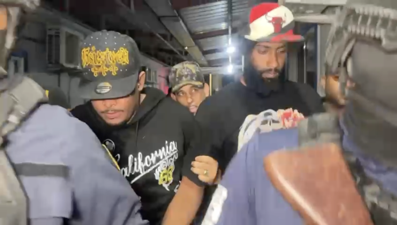 El ministerio público habría pedido 18 meses de prisión preventiva contra los acusados de abuso contra una joven.