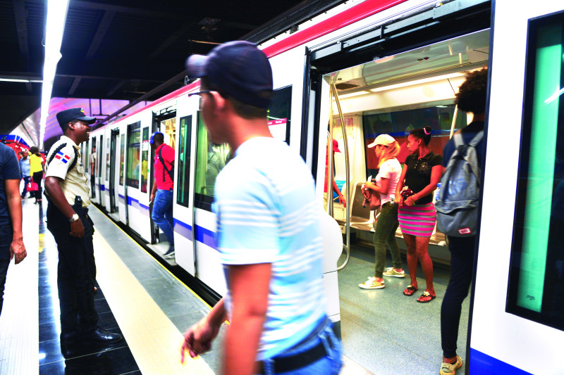 La Opret integra 207 vagones distribuidos en las tres líneas del Metro.