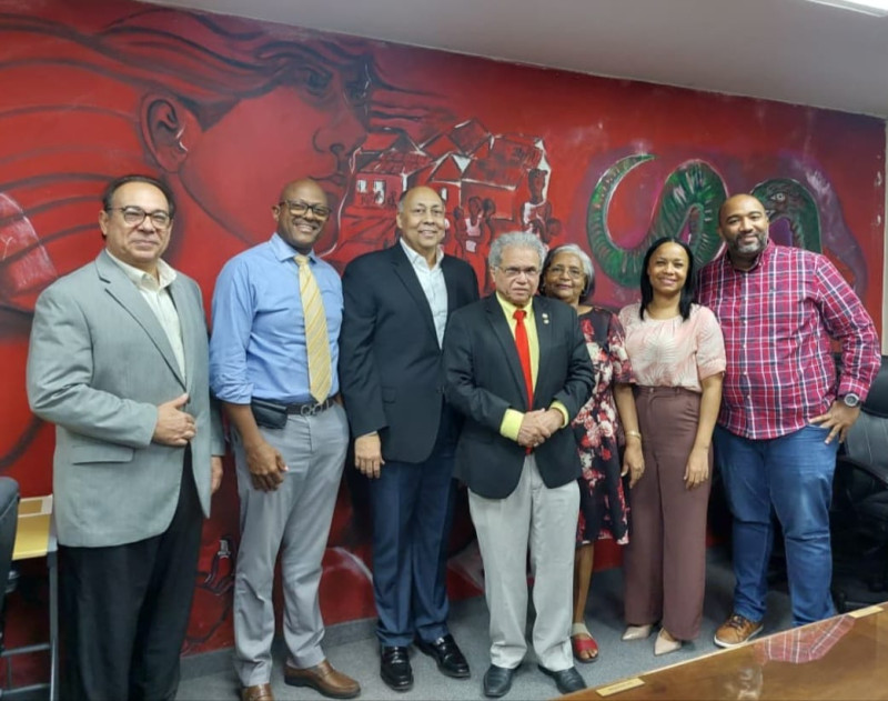 Comitiva del Colegio Médico Dominicano (CMD), denuncia salarios bajos de médicos del Semma.