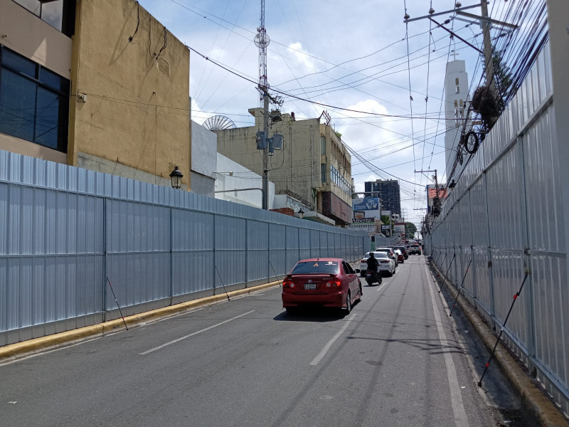 En la primera etapa de la obra, que superará los 583 millones de pesos, se trabajara desde la calle Cuba y en la segunda en el remozamiento total de la Calle Del Sol, en el Centro Histórico de Santiago. / onelio domínguez.