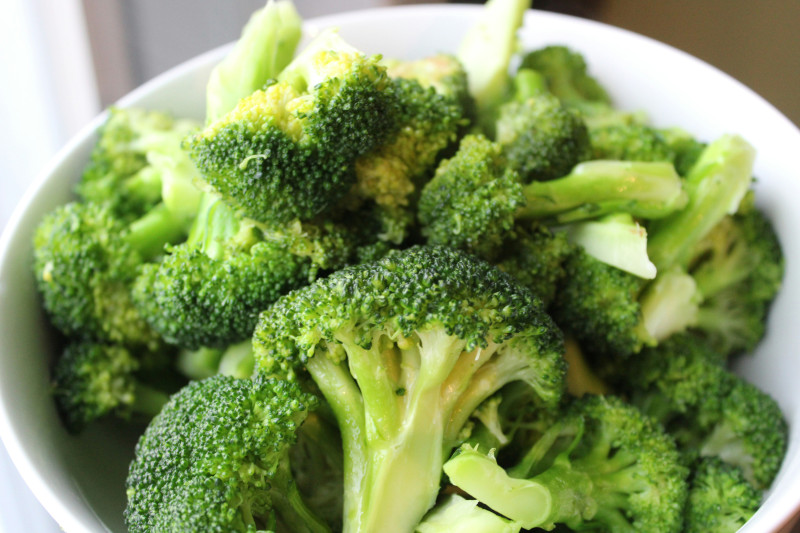 Brócoli: destaca por sus proteínas de alto valor biológico y un bajo contenido lipídico y de azúcar. Foto: Tyrrell fitness y nutrición-Unsplash.