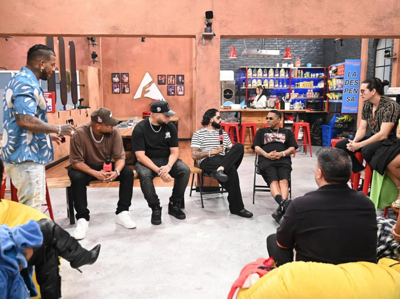 Los habitantes de "La casa de Alofoke" reciben a artistas nacionales e internacionales durante el horario central del reality