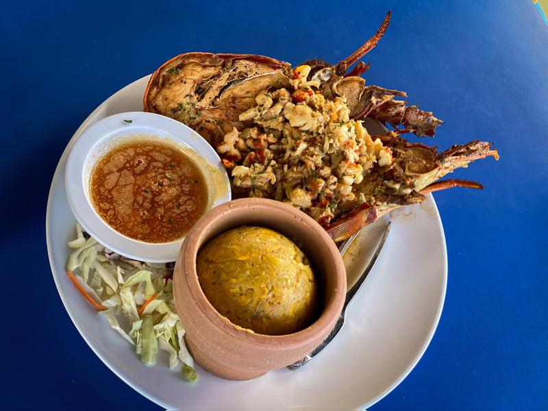Plato de langosta en Brisas del Mar