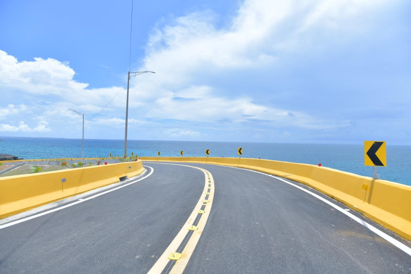 El paso a desnivel de la avenida Hípica sobre la autopista Las Américas remodelado.