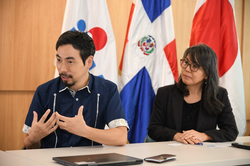 Sakaguchi Kota y Mieko Kamine, representantes de la Agencia de Cooperación Internacional del Japón en República Dominicana (JICA)