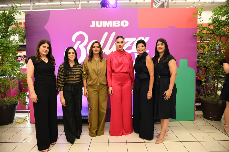 Carolina Rodríguez, Sachenka Rodríguez, Madelyn Martínez, Katherine Collado, Cinthia Antonio y Margie Morel.