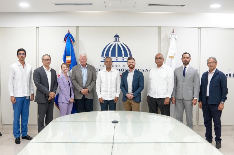 En el encuentro estuvieron los viceministros de Minas, Miguel Díaz y de Proyectos Especiales del Ministerio de la Presidencia, Roger Pujols.