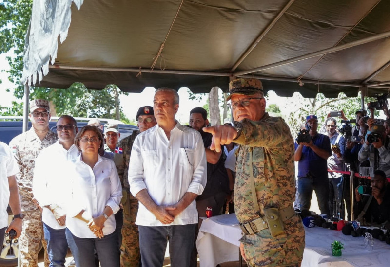 El presidente Luis Abinader anunció ayer que la primera fase de la obra incluye la instalación de 25 kilómetros de fibra óptica que conecta a Dajabón y Manzanillo.