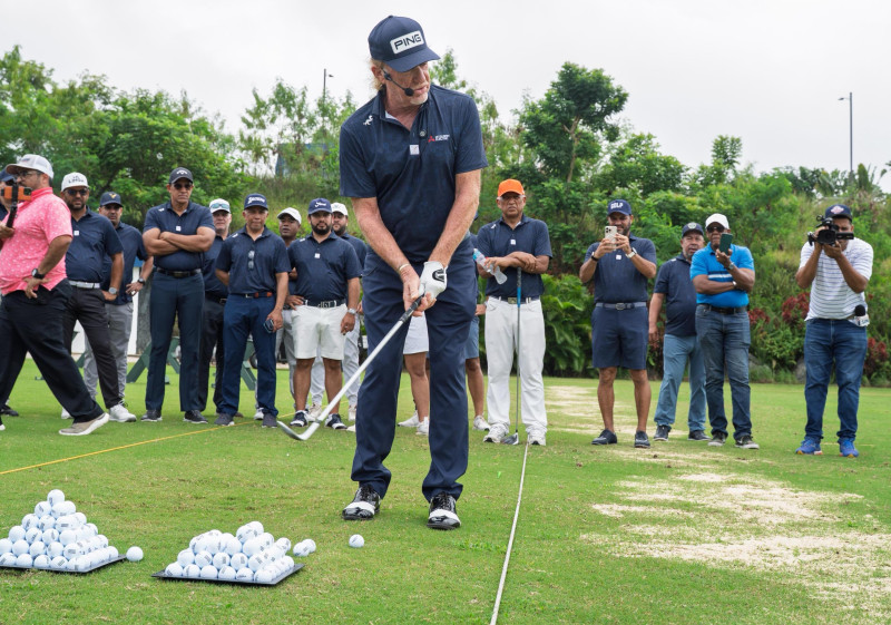 El otrora campeón del PGA Tour, Miguel Ángel Jiménez, durante uno de sus demostraciones.