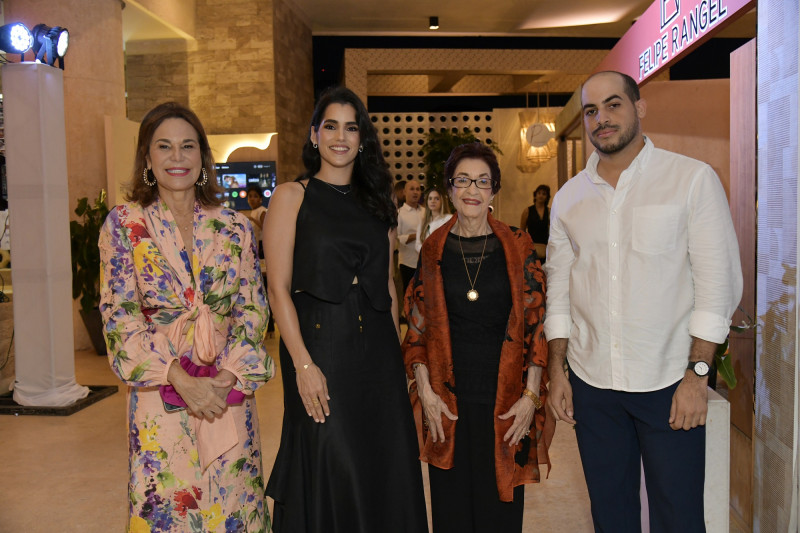 Rosanna Rivera, Michelle Sido, Carmenchu Brusíloff y Ebel Echavarría.
