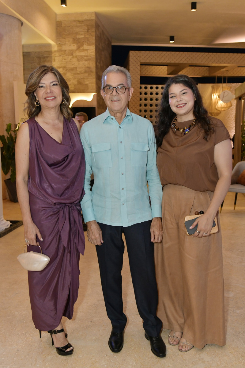 María Salomé Romero, Adis Montero y Tania Montero.