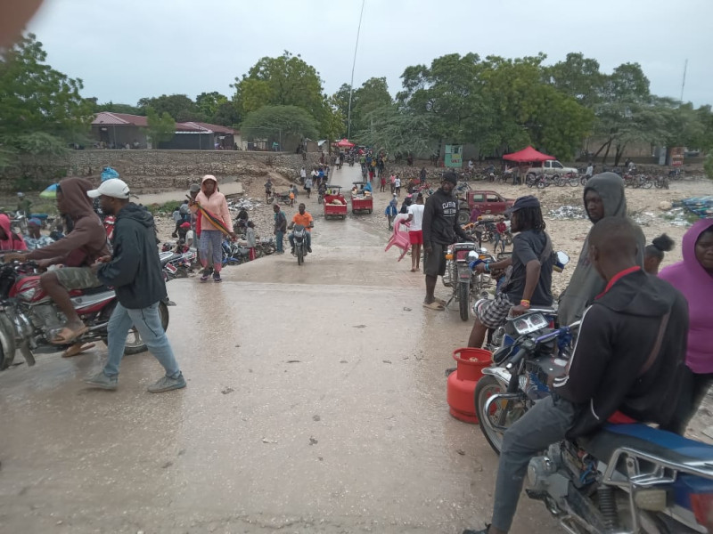Así lucía el mercado fronterizo en Pedernales por las lluvias