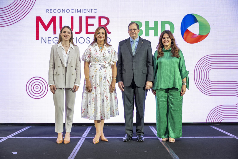 Ángela Samper, Josefina González, Steven Puig y Elizabeth Rojas