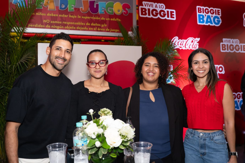 Luis Arias, Rosely Matos, Eidrix Polanco y Arianna Rolo.