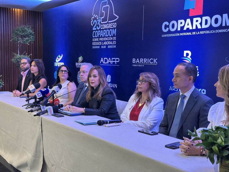 Laura Peña Izquierda y otros directivos de Copardom.