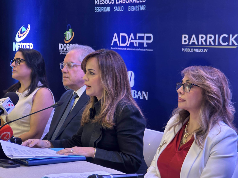 Laura Peña Izquierda y otros directivos de Copardom.