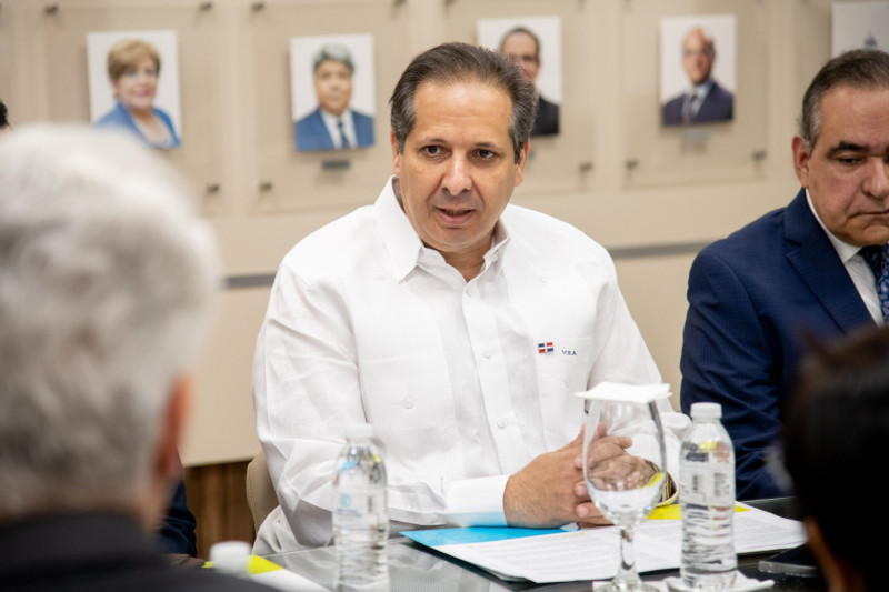 El ministro de Salud de República Dominicana, Víctor Atallah.