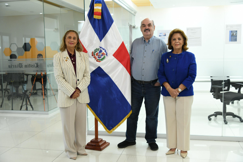 Luisa González, Juan Periche Fernández y Emma Guzmán.
