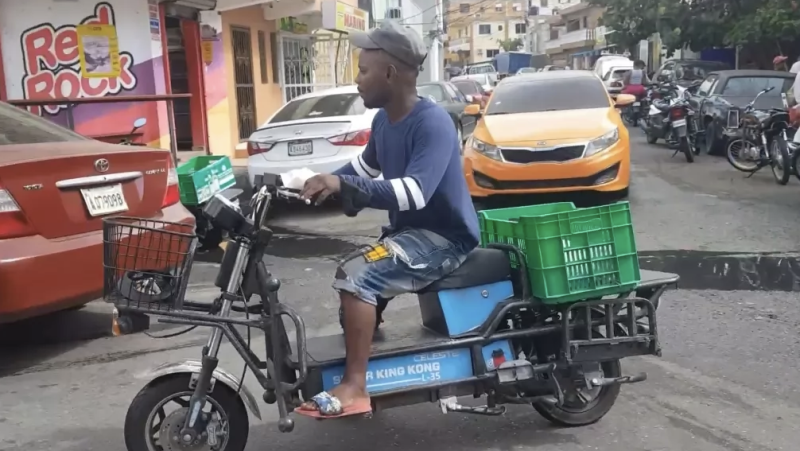 Consumidores alegan que la propina se da para premiar por un buen servicio.