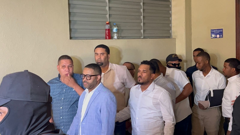 Parte de los policías vinculados al homicidio de 5 personas en Santiago.