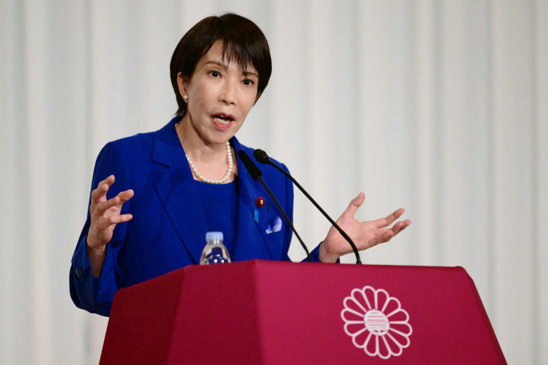 Sanae Takaichi, la recién elegida líder del Partido Liberal Democrático (PLD), partido gobernante de Japón, asiste a una rueda de prensa tras las elecciones presidenciales celebradas en Tokio el 4 de octubre de 2025