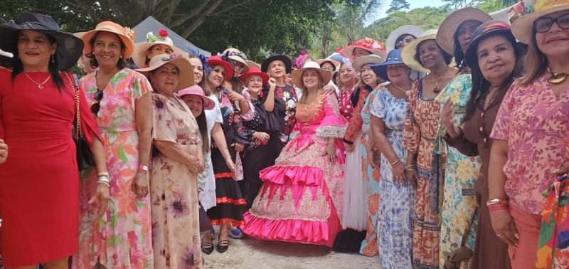 Hubo hermosos desfiles de moda, de sombreros típicos, trajes tradicionales, exposiciones artesanales y otras actividades.