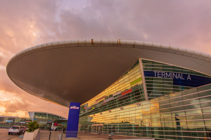 Aspecto externo del Aeropuerto Luis Muñoz Marín, en San Juan, Puerto Rico.