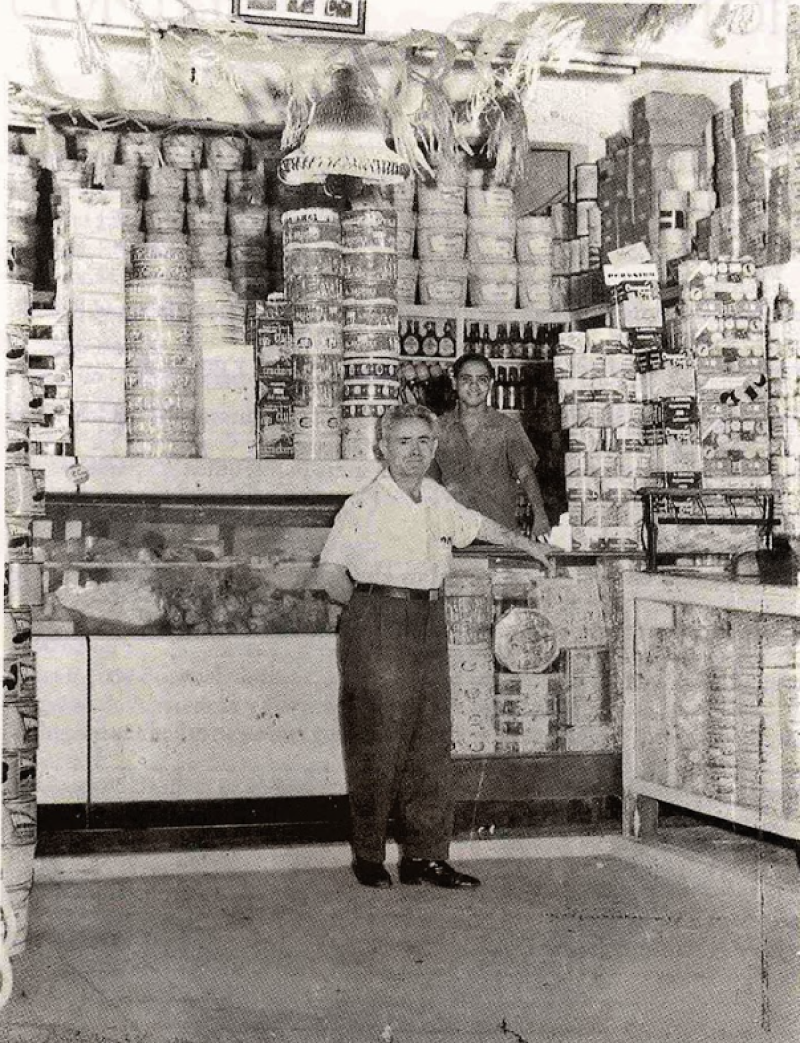 Don Manuel González Cuesta en el colmado Nacional
