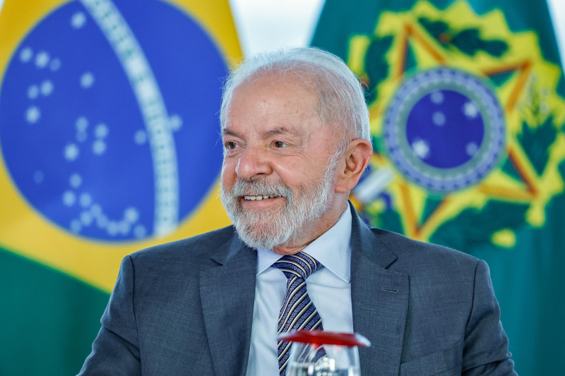 Presidente da República, Luiz Inácio Lula da Silva, durante sanção dos Projetos de Lei nº 1.730/2024, que reconhece o Carnaval do Município do Rio de Janeiro como manifestação da cultura nacional, e nº 4.187/2024, que institui o Dia Nacional da Axé-Music. Palácio do Planalto, Brasília.