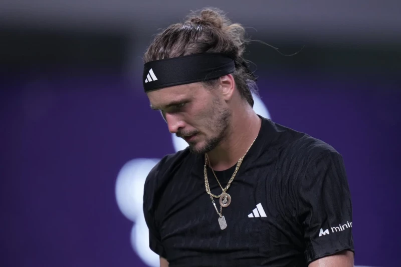 Alexander Zverev reacciona tras perder un punto ante Arthur Rinderknech en el Masters de Shanghái, el lunes 6 de octubre.