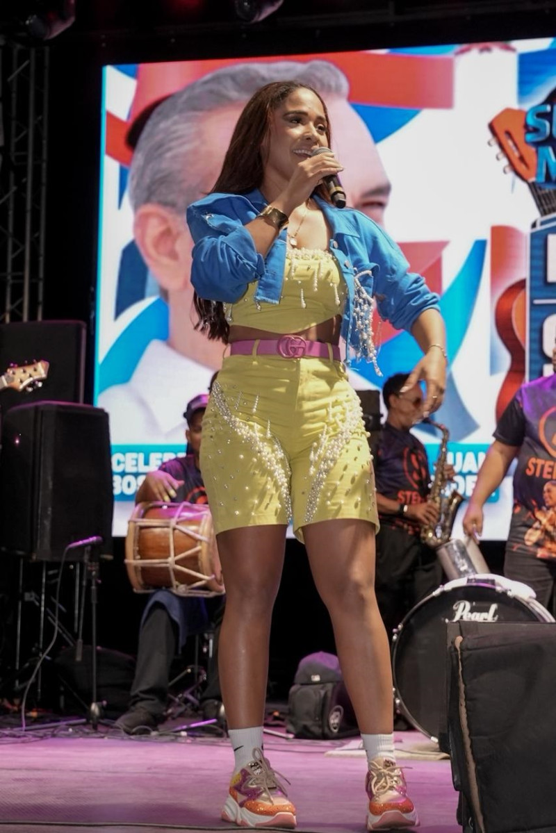 Steffany Constanza dio apertura al Super ultra mega music - música en el corazón del pueblo", en Ciudad Juan Bosch.