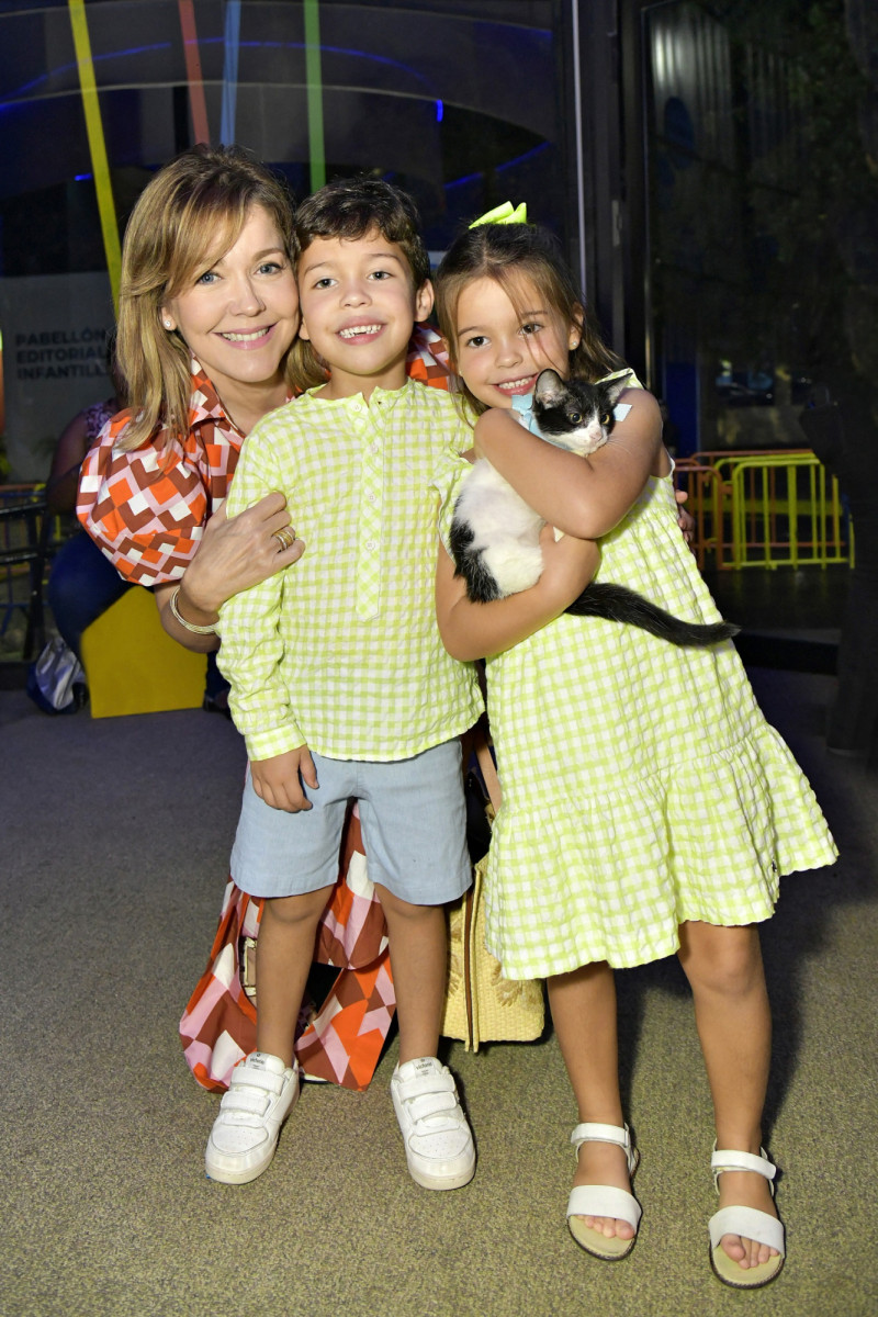 Ana Corripio de Barceló, Gonzalo Brache Barceló y Alba Lucía Brache Barceló.