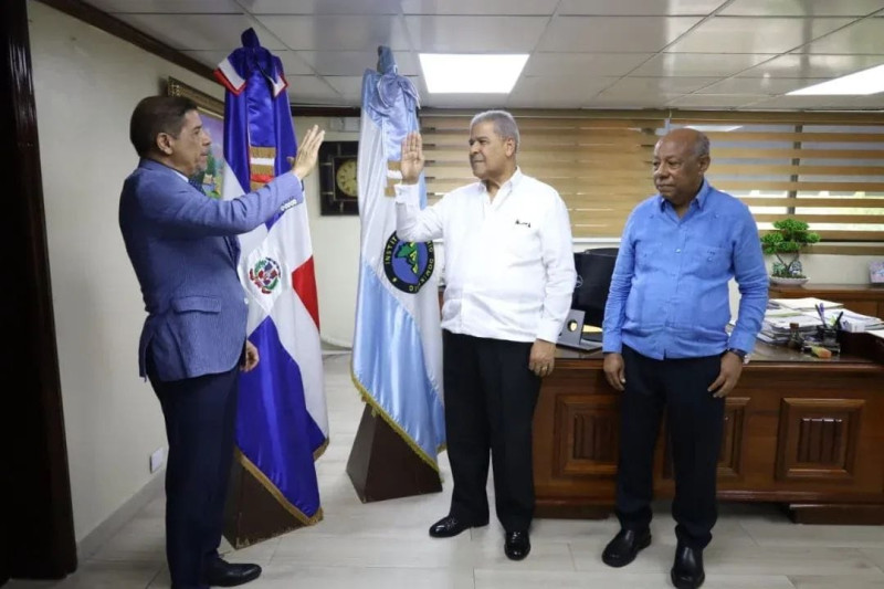 El ministro de Agricultura, Limber Cruz, juramentó en el cargo a Dario Castillo Lugo