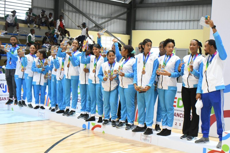 Integrantes del equipo de gimnasia de El Valle, medallista de plata de los Juegos Nacionales Escolares.