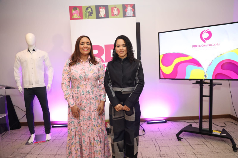 Carolina Pérez y Mildred Veras, durante la presentación del estudio.