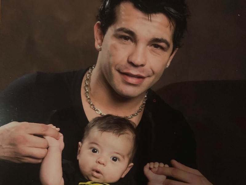 El boxeador profesional Arturo Gatti junto a su hijo Arturo Gatti Jr.