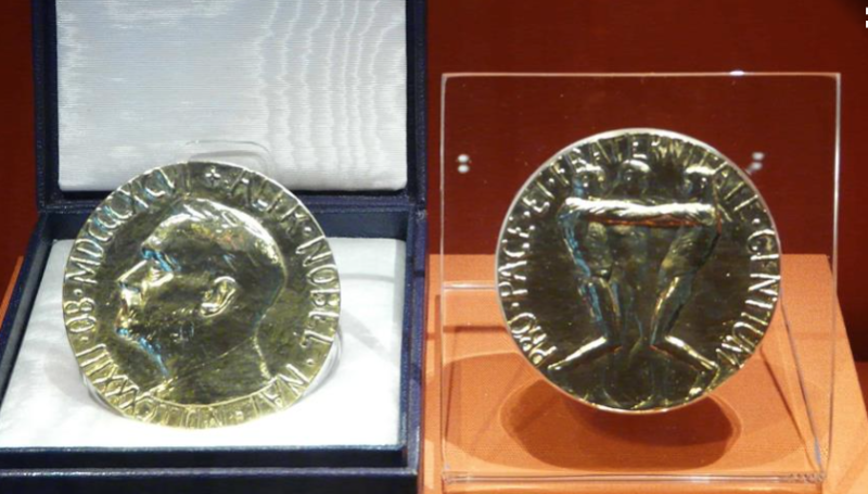 Todos los años el Premio Nobel de la Paz es entregado en Oslo y el ganador es elegido por el Comité Noruego del Nobel.