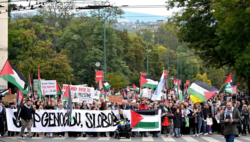 En total resultaron heridos 18 policías, de los cuales cuatro fueron hospitalizados.(Photo by ELVIS BARUKCIC / AFP)