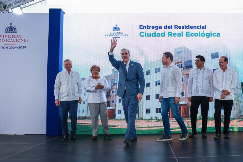 Abinader entregó 488 apartamentos en Santo Domingo Este
