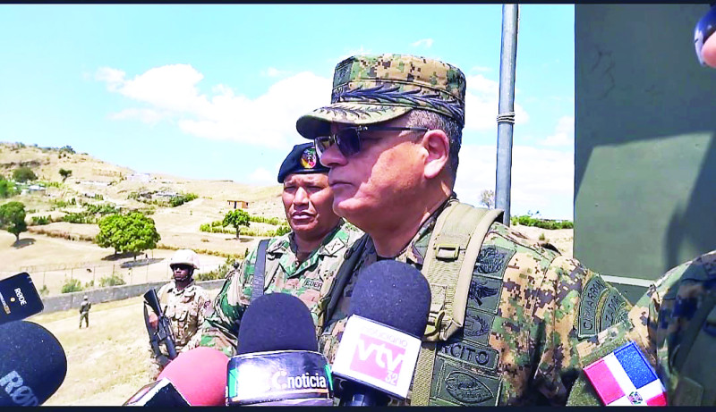 El ministro de Defensa, teniente general Carlos Antonio Fernández Onofre.