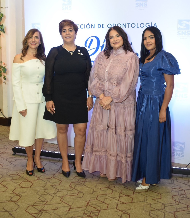 Mayra Mejia, Virginia Laureano, Josefina Geraldino y Sinthia de De leon.