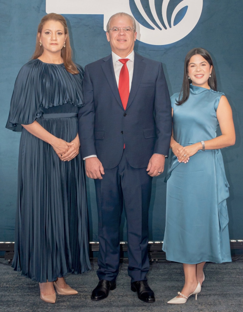 Yodely Tavares, Maximo Cruz-Ayala y Virginia Cruz-Ayala.