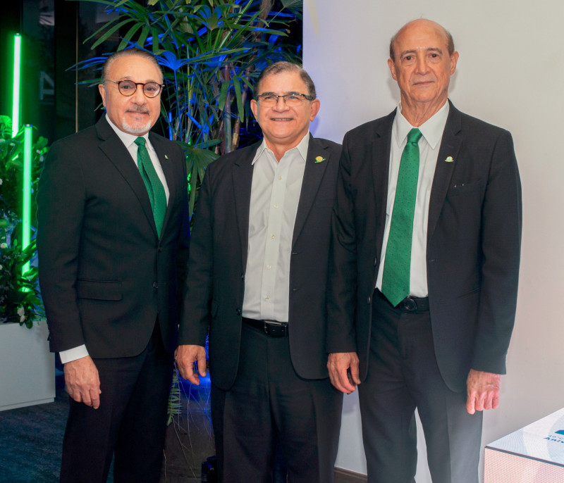 Julián Sued, Fausto Hernández y Marino Pérez.