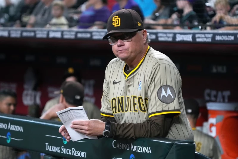El mánager Mike Shildt de los Padres durante un juego contra los Diamondbacks, el 15 de junio de 2025, en Phoenix.