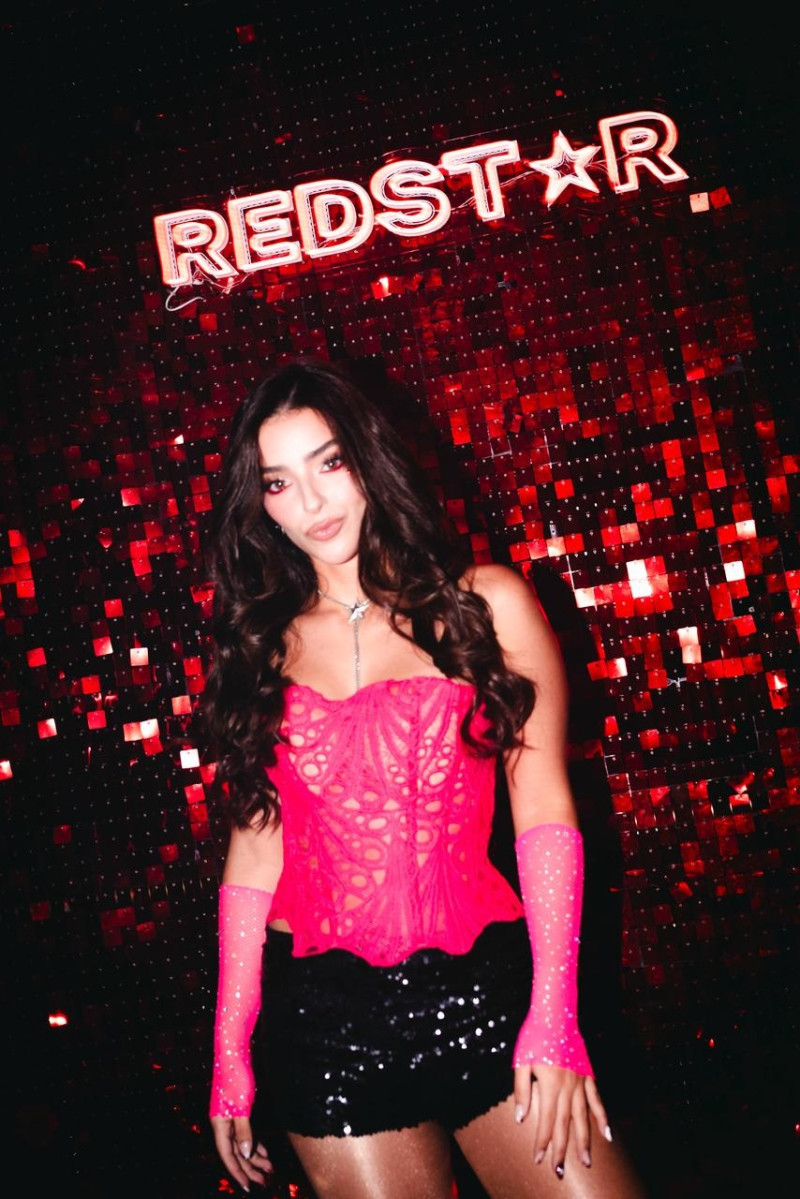 Adri Torrón presentó "Redstar", su primer disco "y de verdad siento que es como mostrarle al mundo mi alma en canciones".