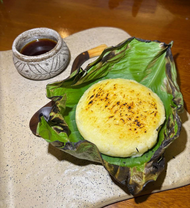 Arepa sanarua con miel de caña