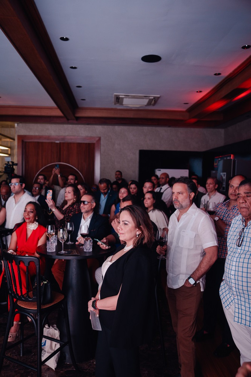 Invitados disfrutando del evento