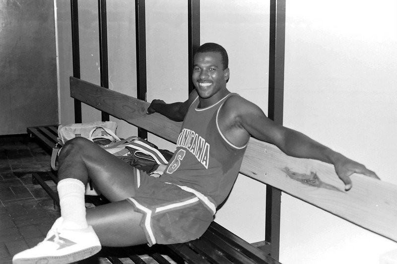 Evaristo Pérez durante un descanso con la selección nacional en el Centrobasket de 1987.